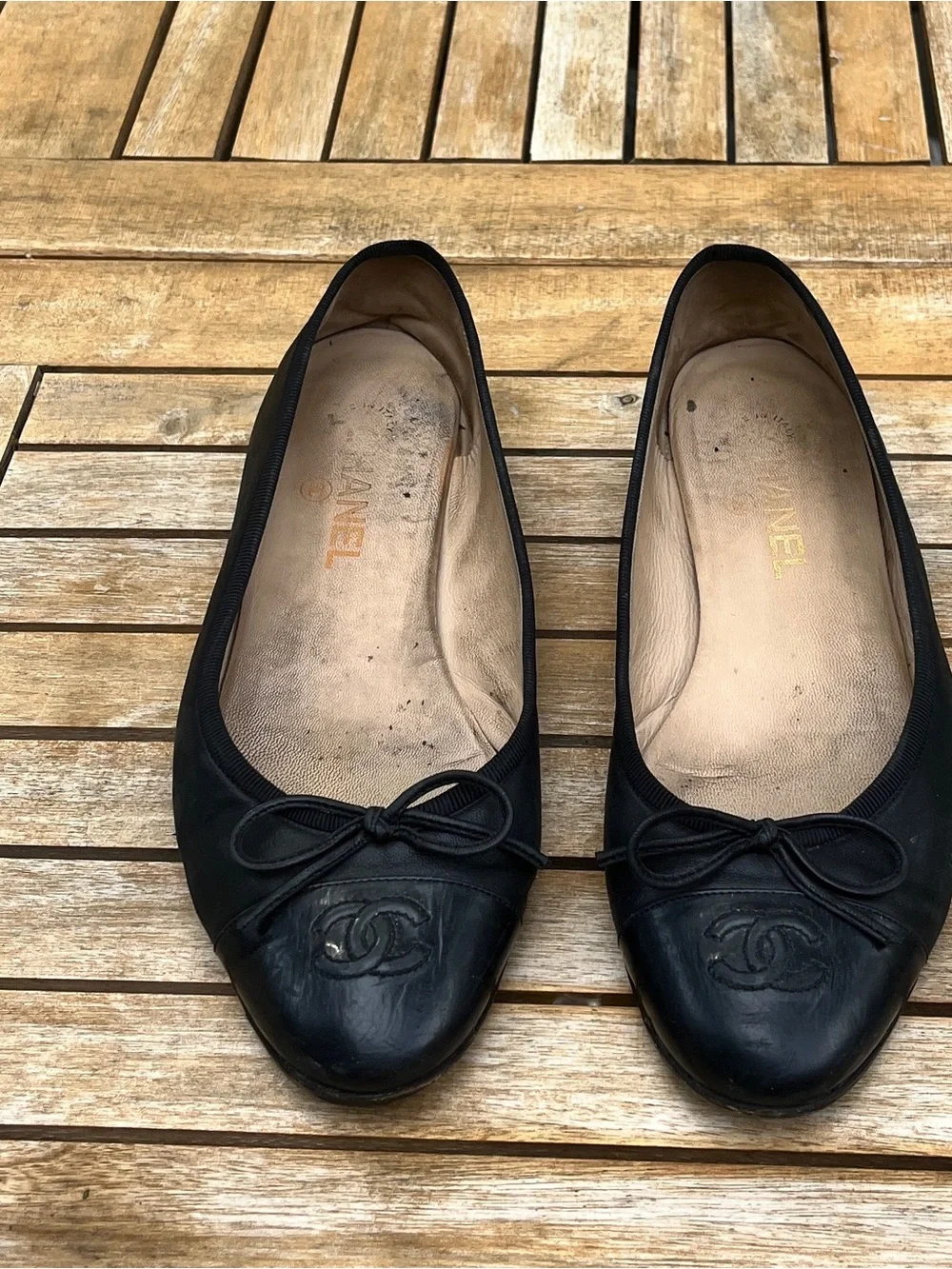 CHANEL Black Leather Ballet Flats with Grosgrain Bow Trim